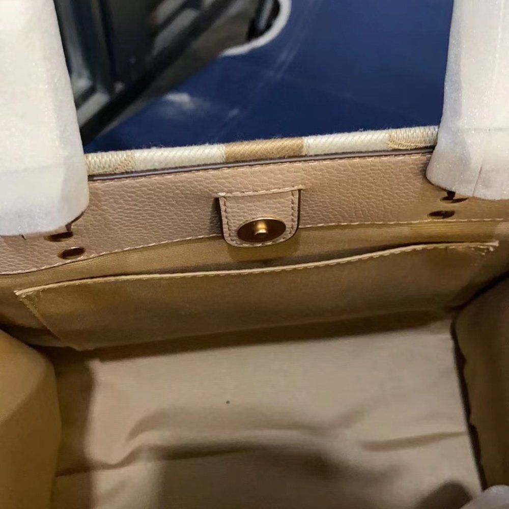 Coach Dempsey 22 Tote bag - Picture 4 of 5